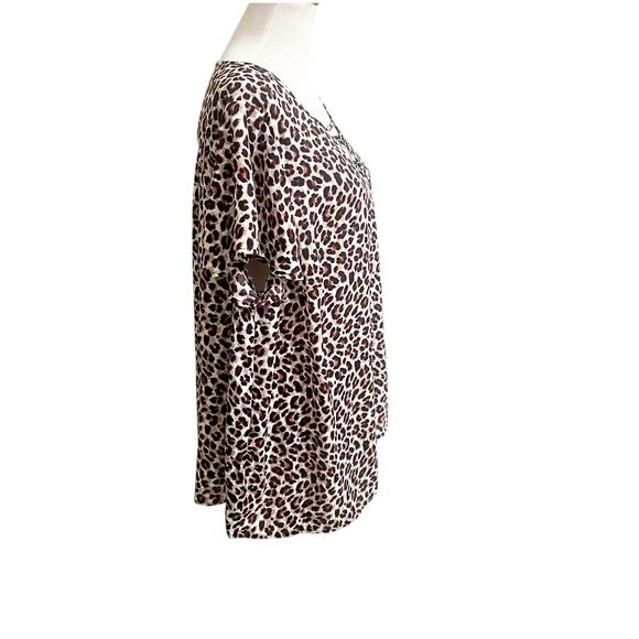 Torrid Georgette Animal Print Short Flutter Sleeve Top Sz 2X NWT Lattice V-Neck - Picture 3 of 11